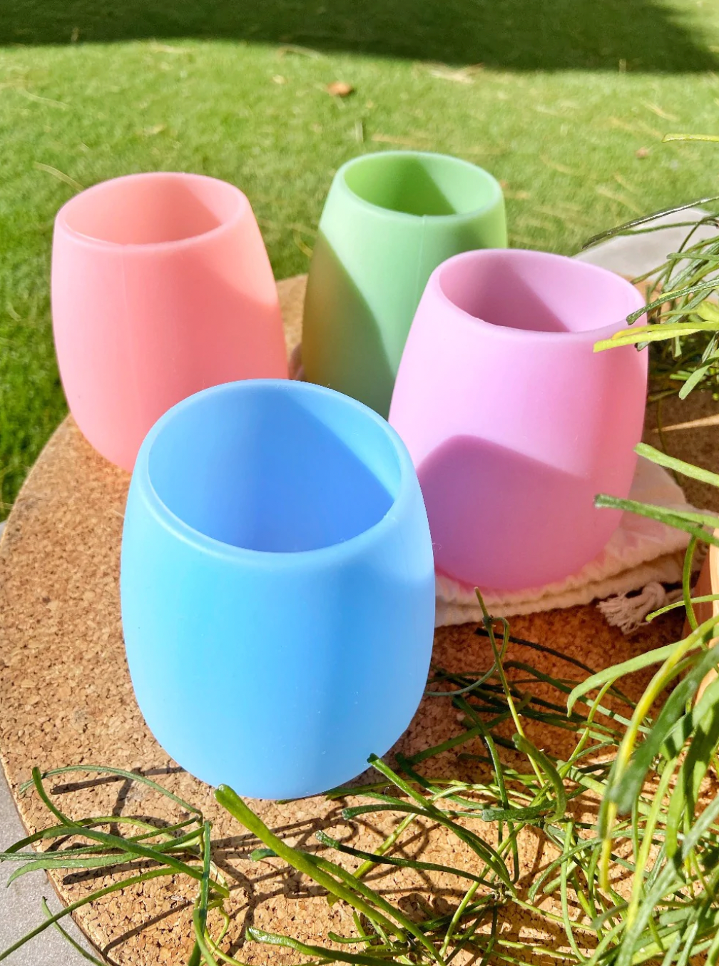 me.motherearth Portable Silicone Wine Cups - 4pk Purple